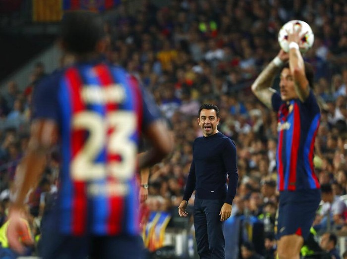 Barcelona's head coach Xavi Hernandez, centre, gives instructions from the side line during the Champions League Group C soccer match between Barcelona and Bayern Munich at the Camp Nou stadium in Barcelona, Spain, Wednesday, Oct. 26, 2022. (AP Photo/Joan Monfort)