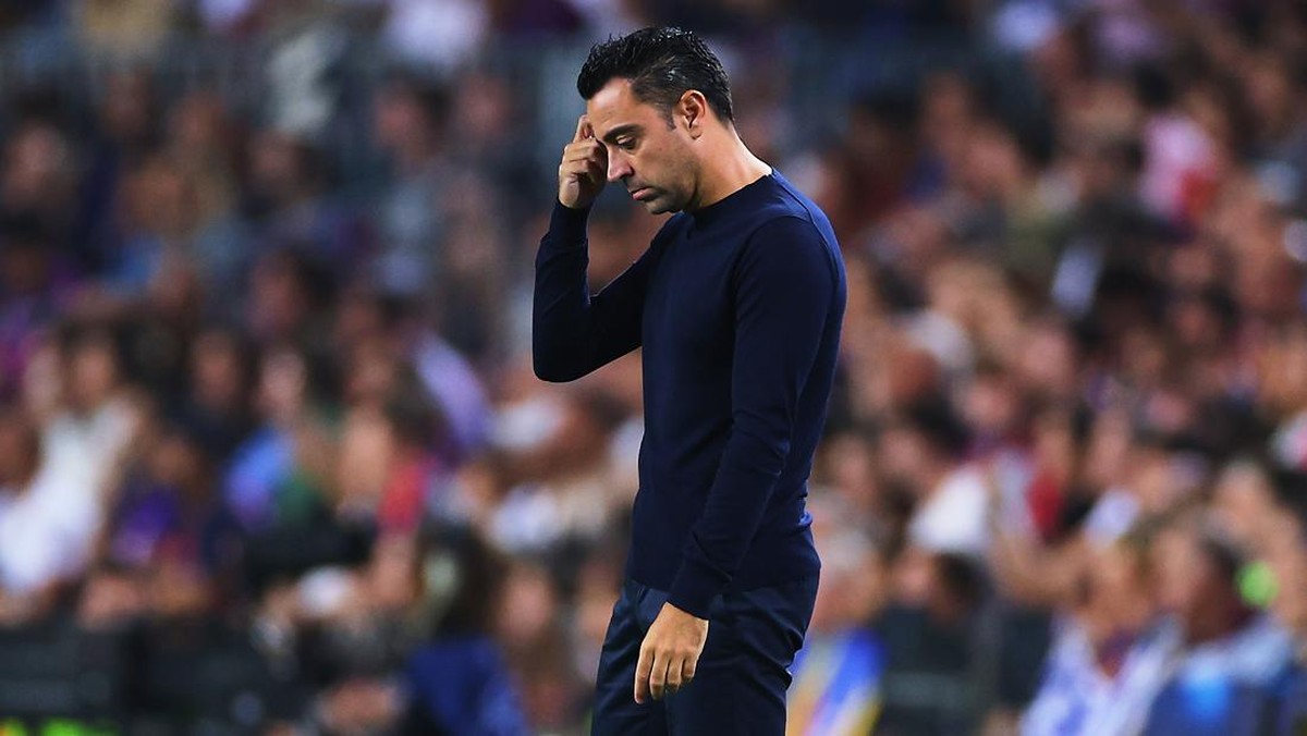 Xavi Hernandez dibela dari kritik usai Barcelona kembali tersingkir lebih awal di Liga Champions. (Foto: Getty Images/Eric Alonso)