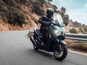 Yamaha XMAX Terbaru Resmi Meluncur, Makin Canggih dan Sangar! Yamaha XMAX Terbaru Resmi Meluncur, Makin Canggih dan Sangar!