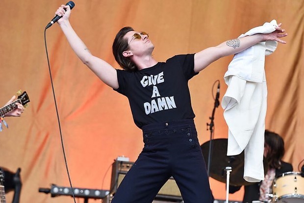Alex Turner di Festival Glastonbury 2016 /Sumber: Instagram @alexturnered
