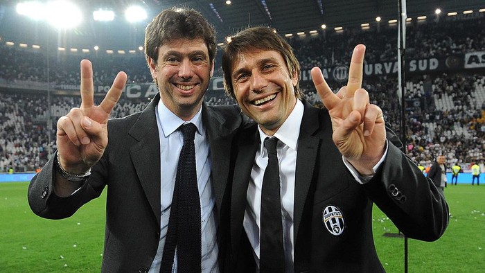 TURIN, ITALY - MAY 11:  Juventus head coach Antonio Conte (R) and president Andrea Agnelli celebrate wining the Serie A Championships at the end of the Serie A match between Juventus and Cagliari Calcio at Juventus Arena on May 11, 2013 in Turin, Italy.  (Photo by Valerio Pennicino/Getty Images)