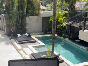 Impian Gen Z, Wanita Ini Kerja 3 Jam Sehari dari Bali, Gaji Miliaran Rupiah