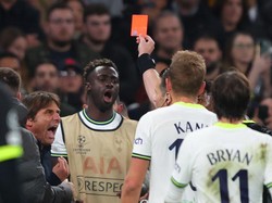 Conte Terancam Hukuman Ganda karena Kartu Merahnya di Liga Champions