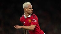 Aksinya itu dikecam legenda MU, Paul Scholes. Saya tentu senang melihat skill, tapi saya tak berpikir kalau itu (aksi Antony) memang sebuah skill atau semacam hiburan. Itu malah seperti badut, kan? kata Scholes di BT Sport. (Foto: Visionhaus/Getty Images/Visionhaus)