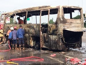 Hambatan Rombongan Universitas Mataram Saat Bus Terbakar Sebelum Pulang Hambatan Rombongan Universitas Mataram Saat Bus Terbakar Sebelum Pulang