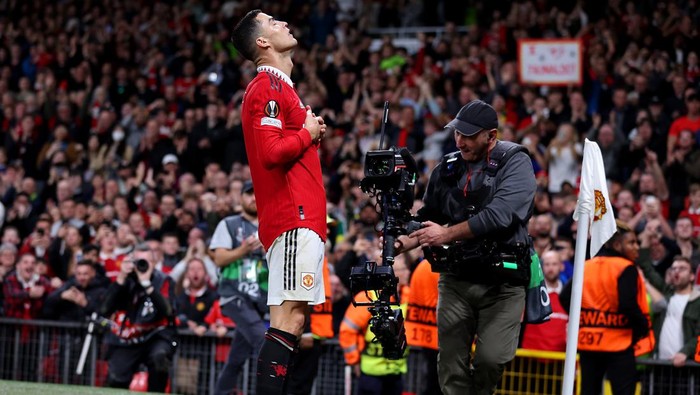cristiano ronaldo manchester united liga europa mu vs sheriff MANCHESTER, ENGLAND - OCTOBER 27: Cristiano Ronaldo of Manchester United celebrates after scoring their team's third goal during the UEFA Europa League group E match between Manchester United and Sheriff Tiraspol at Old Trafford on October 27, 2022 in Manchester, England. (Photo by Naomi Baker/Getty Images)