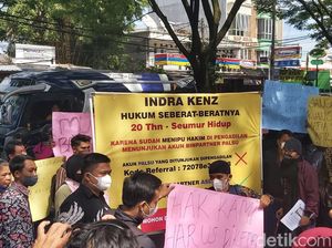 Korban Binomo Gelar Aksi, Minta Indra Kenz Divonis 20 Tahun Penjara Korban Binomo Gelar Aksi, Minta Indra Kenz Divonis 20 Tahun Penjara