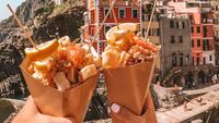 Desa Tepi Pantai Di Italia Ini Penuh dengan Makanan Enak yang Cantik