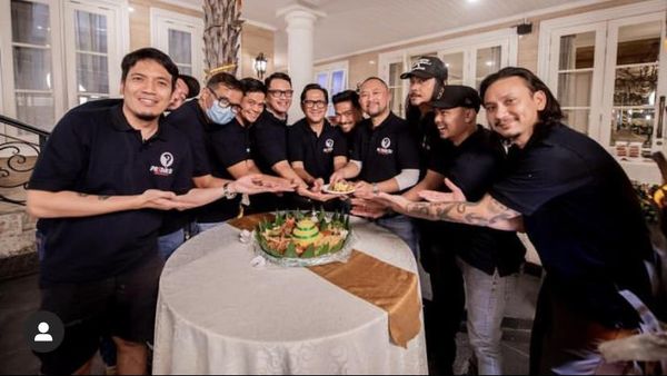 Kompaknya Desta Mahendra saat Kulineran Bareng Genk Motor The Prediksi