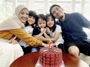 Video Cara Desta-Natasha Rizky Beri Kasih Sayang Utuh untuk Ketiga Anaknya Video Cara Desta-Natasha Rizky Beri Kasih Sayang Utuh untuk Ketiga Anaknya