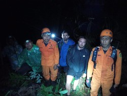 2 Bule Inggris Tersesat Saat Mendaki Gunung Agung