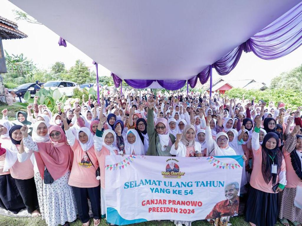 Hari Sumpah Pemuda, Emak-emak Relawan Ganjar di Bogor Gelar Doa Bersama