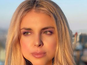 Foto Calon Ibu Tiri Miley Cyrus yang Jadi Kontroversi, Lebih Muda dari MIley