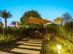 Sulap Halaman Belakang Rumah Jadi Spot Relaksasi ala Villa!