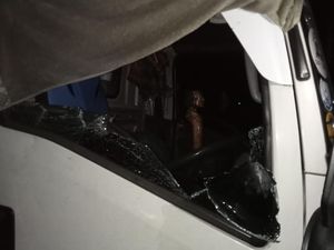 Sopir Truk dari Jakarta Dirampok-Dibacok di Jalinsum Palembang! Sopir Truk dari Jakarta Dirampok-Dibacok di Jalinsum Palembang!