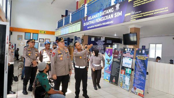 Kapolda Riau Sidak Satpas SIM Pekanbaru