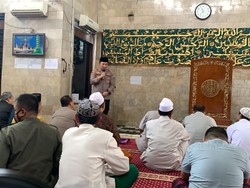 Tata Cara Sholat Jumat Beserta Pengertian, Keutamaan, dan Adabnya