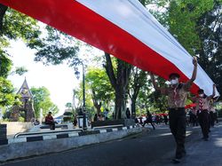 Kirab Bendera Merah Putih Sepanjang 1.000 Meter Peringati Sumpah Pemuda
