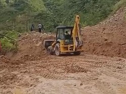 Longsor Akibat Hujan Lebat Putus Jalan Poros Mamasa-Mamuju Sulbar