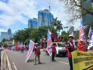 Jelang Demo Buruh-Mahasiswa di Patung Kuda, Lalin Arah Istana Ditutup