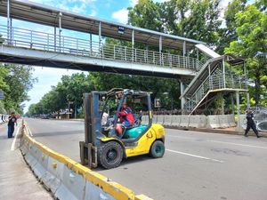 Massa Demo Berdatangan ke Patung Kuda, Lalin Arah Istana Ditutup! Massa Demo Berdatangan ke Patung Kuda, Lalin Arah Istana Ditutup!