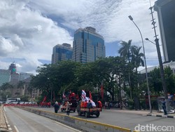 Massa Buruh di Patung Kuda Bubar Usai Perwakilan Diterima Istana