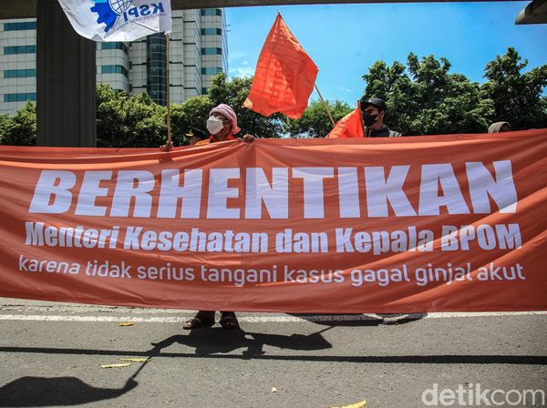 Massa Geruduk Kemenkes Desak Pengusutan Kasus Gagal Ginjal