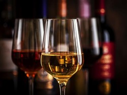 Setelah 73 Tahun, Arab Saudi Kini Membolehkan Penjualan Minuman Alkohol