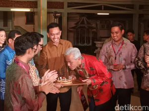 Momen Ridwan Kamil Beri Kejutan Ulang Tahun untuk Ganjar Pranowo