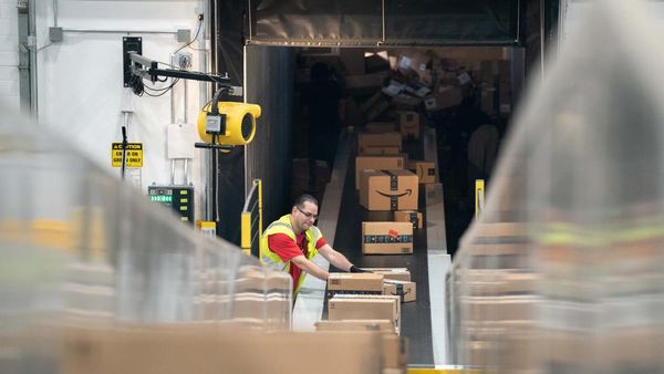 Oh... Ternyata Begini Toh Proses Sortir Paket di Amazon