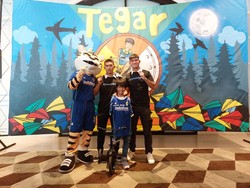 Momen Pemain Persib Nonton dan Bertemu Pemeran Film Tegar