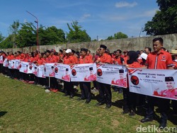 PDIP Solo Bentangkan Poster Ganjar Berpeci, FX Rudy Sebut Tak Ada Pelanggaran