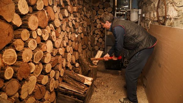 Potret Eropa Krisis Energi, Warga Beralih ke Kayu Bakar