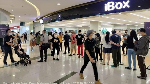 Gokil! Antrean Mengular di Preorder iPhone 14