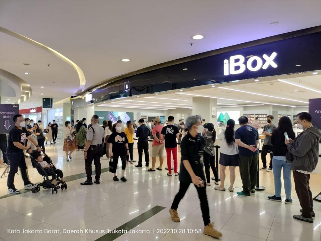 Gokil! Antrean Mengular di Preorder iPhone 14 Gokil! Antrean Mengular di Preorder iPhone 14