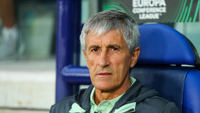 SPAIN - OCTOBER 27: Quique Setien, head coach of Villarreal, looks on during the UEFA Conference League, football match played between Villarreal CF and Hapoel Beer-Sheva at the Ciutat Valencia Stadium on October 27, 2022, in Valencia, Spain. (Photo By Ivan Terron/Europa Press via Getty Images)