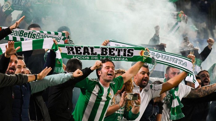 Real Betis fans celebrate during the UEFA Europa League Group C football match between Ludogorets Razgrad (BUL) and  Real Betis (ESP) at The Ludogorets Arena in Razgrad on October 27, 2022. (Photo by Nikolay DOYCHINOV / AFP) / The erroneous mention[s] BYLINE appearing in the metadata of this photo by Anton Uzunov has been modified in AFP systems in the following manner: [Nikolay DOYCHINOV] instead of [Anton Uzunov]. Please immediately remove the erroneous mention[s] from all your online services and delete it (them) from your servers. If you have been authorized by AFP to distribute it (them) to third parties, please ensure that the same actions are carried out by them. Failure to promptly comply with these instructions will entail liability on your part for any continued or post notification usage. Therefore we thank you very much for all your attention and prompt action. We are sorry for the inconvenience this notification may cause and remain at your disposal for any further information you may require. (Photo by NIKOLAY DOYCHINOV/AFP via Getty Images)