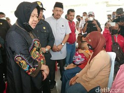 Mensos Risma Salurkan Santunan untuk Korban Tanah Longsor Tulungagung