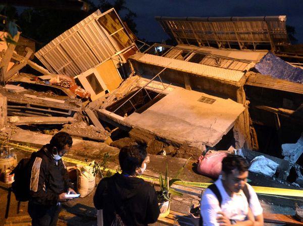 Rumah Ambruk Tergerus Aliran Sungai di Denpasar