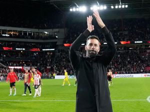 Saran Neville ke Van Nistelrooy Agar MU Lebih Oke