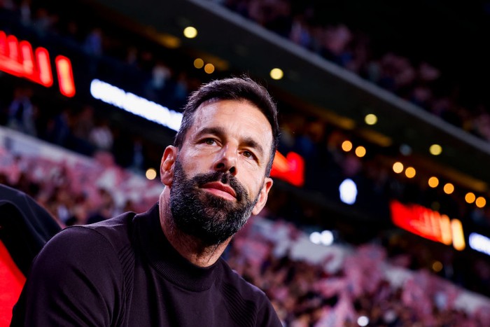 EINDHOVEN, NETHERLANDS - OCTOBER 27: Headcoach Ruud van Nistelrooij of PSV Eindhoven Looks on during the UEFA Europa League group A match between PSV Eindhoven and Arsenal FC at Phillips Stadium on October 27, 2022 in Eindhoven, Netherlands. (Photo by Raymond Smit/NESImages/DeFodi Images via Getty Images)
