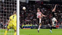 PSV Eindhoven kalahkan Arsenal 2-0 di matchday kelima Liga Europa, Kamis (27/10) malam WIB. Dua gol dicetak masing-masing oleh Joey Veerman dan Luuk de Jong (Getty Images)