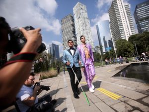 Luar Biasa... Saat Penyandang Difabel Jadi Model Busana di Meksiko