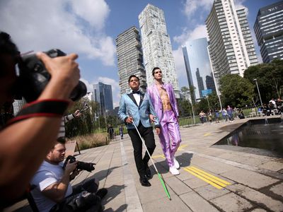 Luar Biasa... Saat Penyandang Difabel Jadi Model Busana di Meksiko