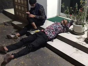 Kecewa Vonis Indra Kenz Ditunda, Korban Binomo Nginap di PN Tangerang Kecewa Vonis Indra Kenz Ditunda, Korban Binomo Nginap di PN Tangerang