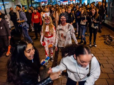 Seram... Pusat Kota Arnhem Belanda Dikepung Zombie