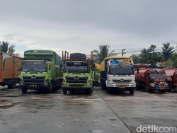 Longsor di Majene Putus Pasokan BBM ke Mamuju, Warga Antre di SPBU 10 Jam