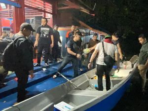 Pembawa Sabu 32 Kg Asal Malaysia Berhasil Kabur dari Polisi-Bea Cukai Pembawa Sabu 32 Kg Asal Malaysia Berhasil Kabur dari Polisi-Bea Cukai