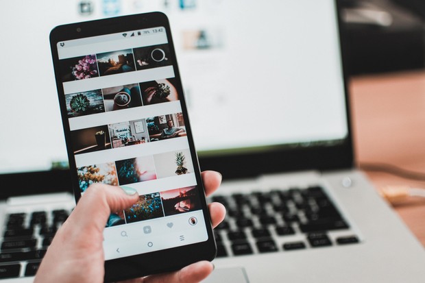 Stalking sosmed/ Foto: Pexels/ Lisa Fotios