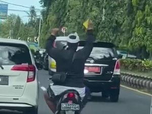 Viral Pemotor Bertingkah Aneh Diduga ODGJ yang Ngamuk di Kuta Utara Viral Pemotor Bertingkah Aneh Diduga ODGJ yang Ngamuk di Kuta Utara